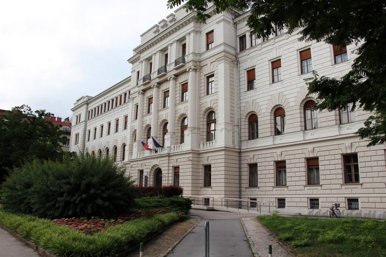 Združenje bank ogorčeno nad oprostitvijo sodnice v zadevi švicarski franki: opozarjajo na sistemski problem