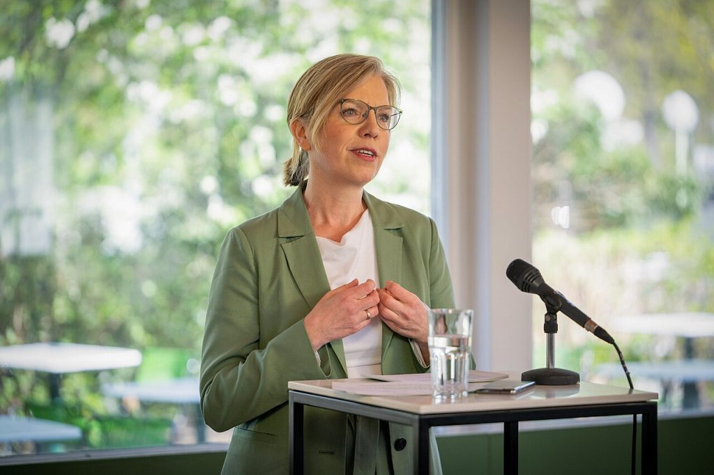 Leonore Gewessler