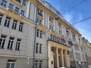 Ministrstvo za finance nasprotuje dvigu nadomestil za brezposelnost