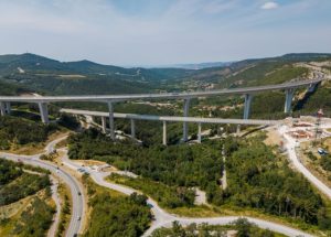 Na odseku drugega tira med Črnim Kalom in Koprom zaključena glavna gradbena dela