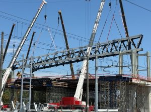 Montaža strešne konstrukcije novega nadhoda ljubljanske železniške postaje
