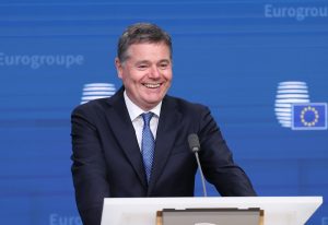 Donohoe ostaja na čelu evroskupine: stabilnost in nove naloge za območje evra