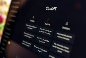 Prišel je GPT-5: Umetna inteligenca, ki spreminja pravila igre in odpira vrata prihodnosti