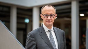 Merz opozarja na udar na nemško izvozno industrijo: 30 % carine bi zasenčile vse