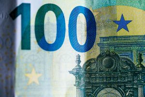 Povprečna plača v Sloveniji raste, najvišja v energetiki, najnižja v gostinstvu
