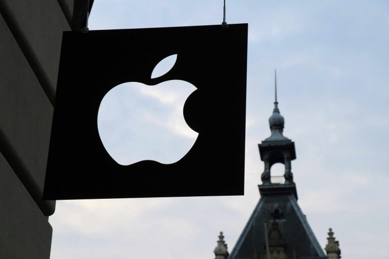 Višje sodišče v Ljubljani vrnilo kolektivno tožbo zoper Apple v ponovno odločanje