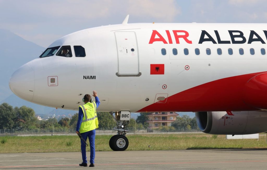 Air Albania, letalo