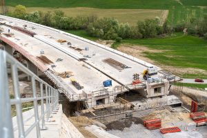 Tretja razvojna os: odobrena sklopa B in H hitre ceste proti Koroški