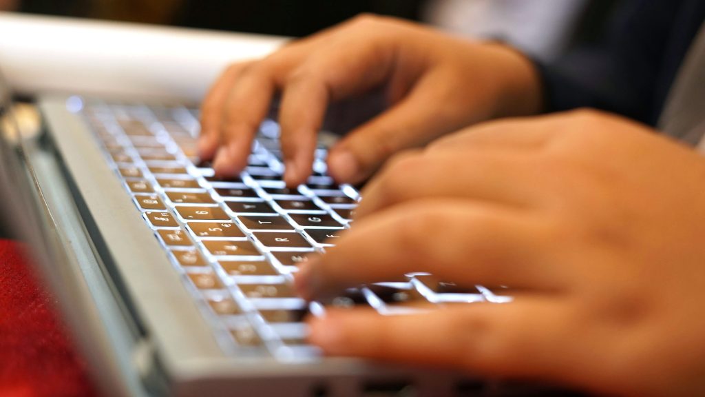 Digitalne kompetence, računalnik, delavec, šola