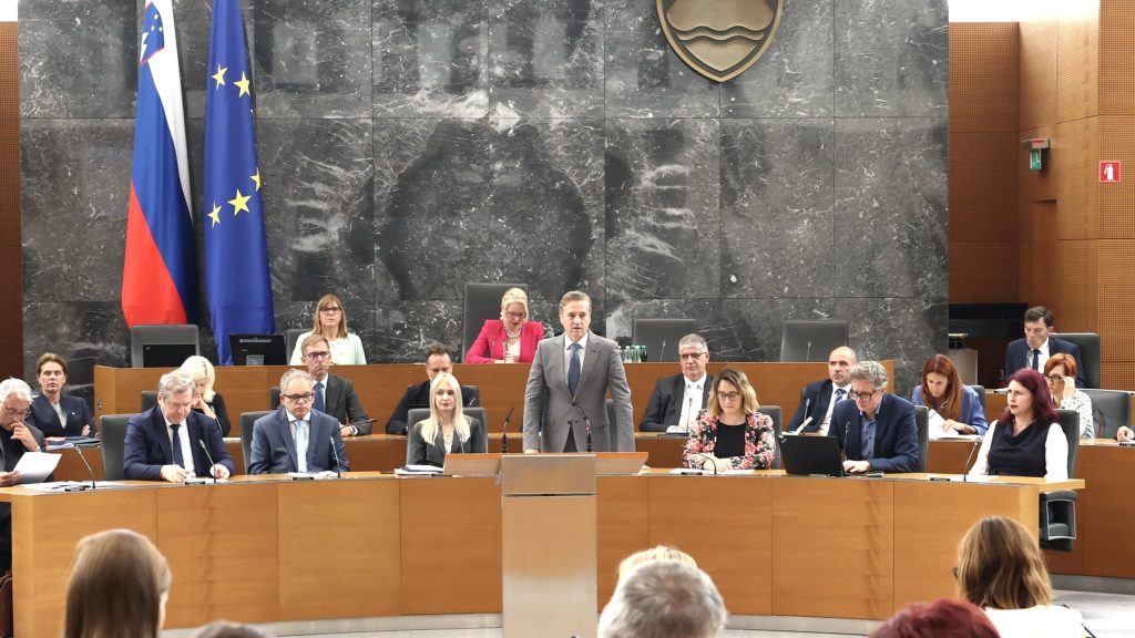 Vlada, Robert Golob, Državni zbor, premier, seja