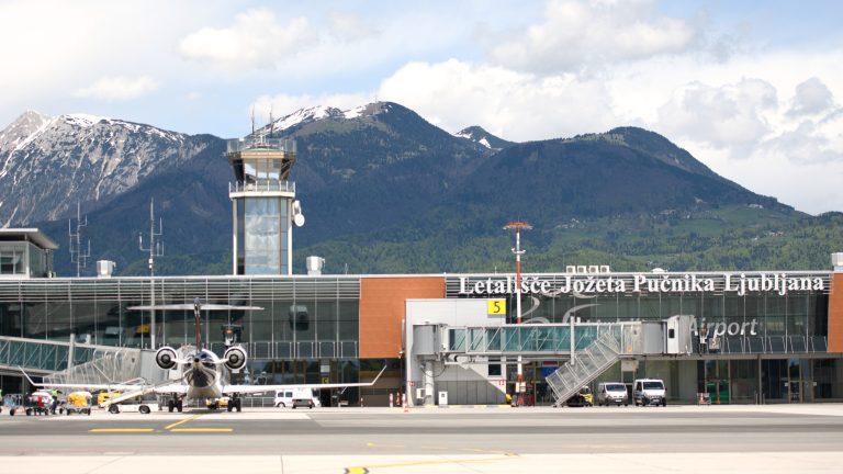 Stavka kontrolorjev ogroža polovico mednarodnega prometa skozi Slovenijo