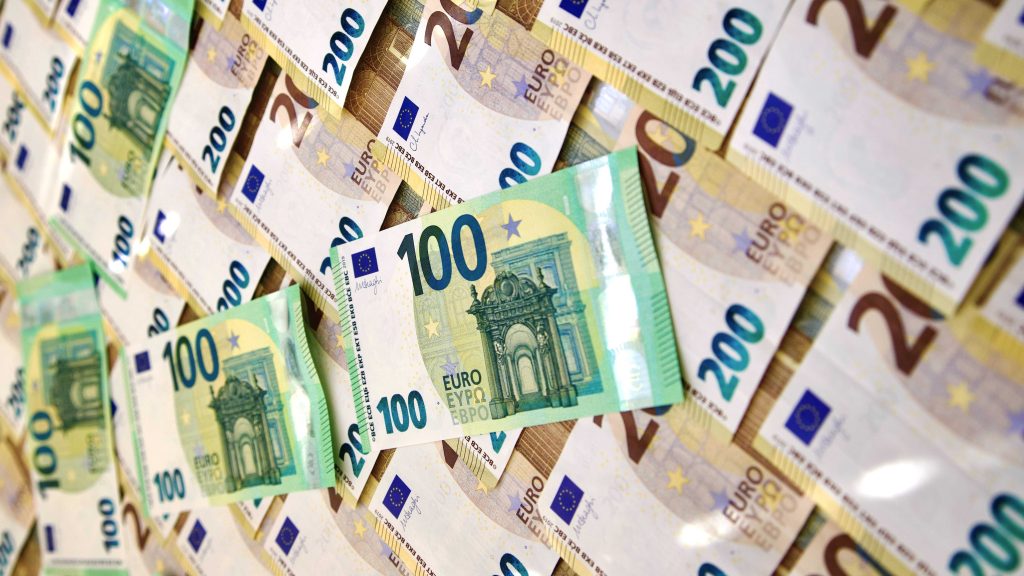 denar, evro, plača