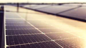 Kranju 700 tisoč evrov za 16 novih sončnih elektrarn na javnih stavbah