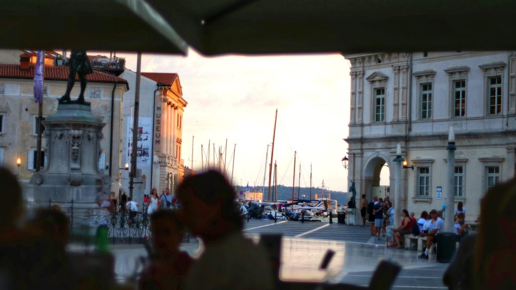 Piran, turisti, Slovenija, obala, morje