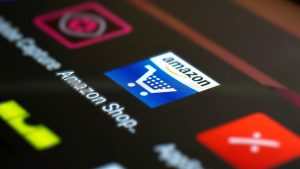Umetna inteligenca spreminja poslovanje: Amazon napovedal ukinitev 14.000 delovnih mest