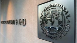 IMF zvišal napoved svetovne gospodarske rasti, v razvitih državah rast počasnejša