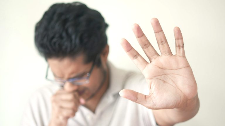 Koliko bolniške odsotnosti dejansko stanejo podjetje v Sloveniji?