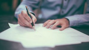 Zavarovalni agent, papir, dokument, podpis