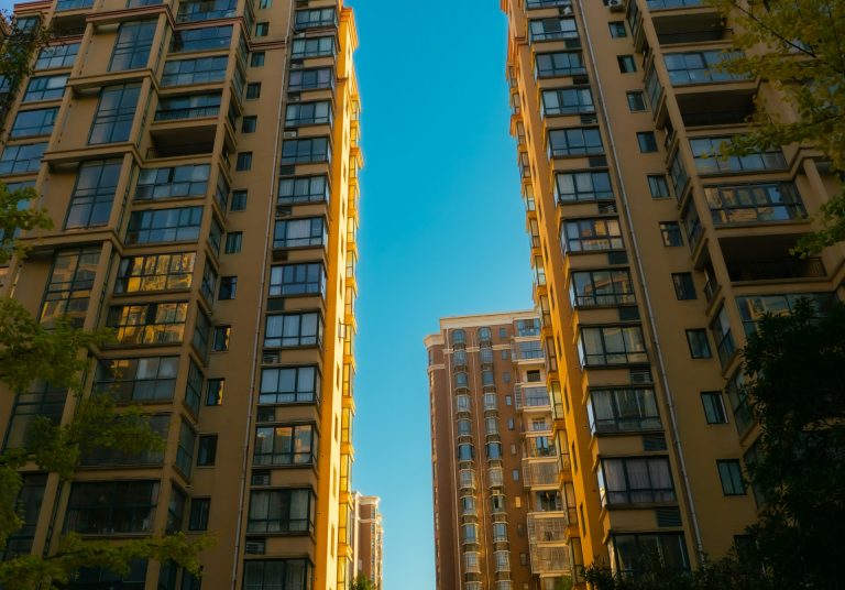 Nakup stanovanja spet privlačnejši od varčevanja v banki