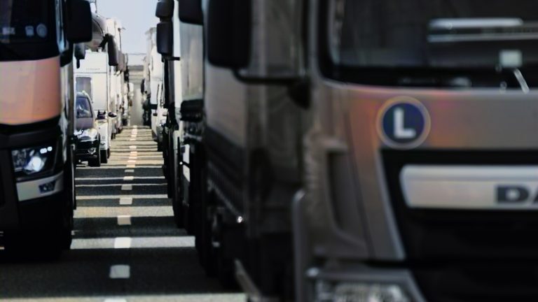 Tovornjaki, gužva, zastoj