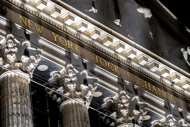 S&P 500 v najslabšem tednu od novembra, niti padec inflacije na 2,4 odstotka ni pomagal