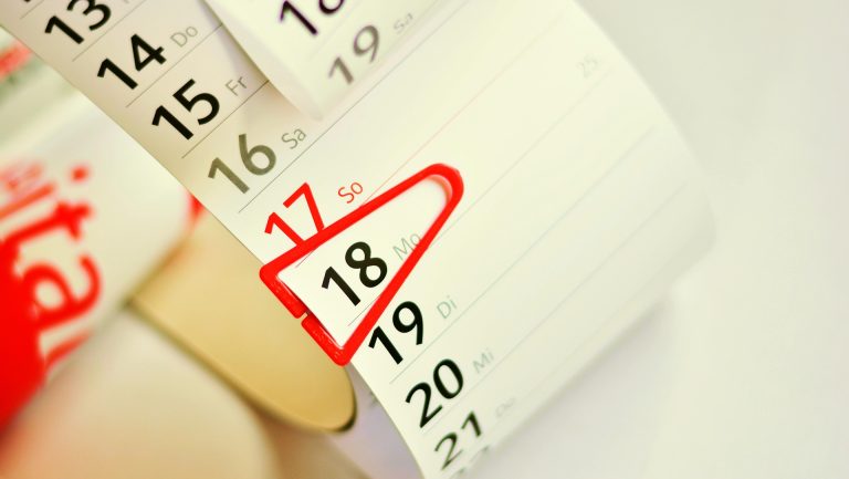 Davčni februar: Pet stvari, ki jih mora podjetnik urediti do konca meseca