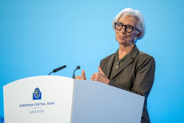 ECB obrestne mere pustila pri dveh odstotkih, analitiki sprememb ne pričakujejo vse do sredine 2027