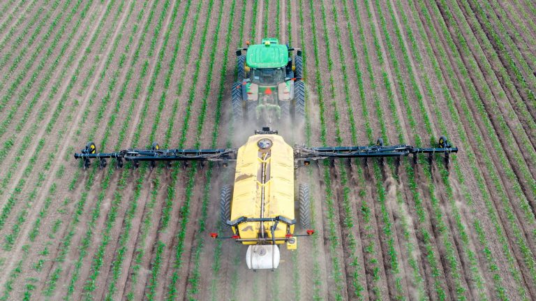 Cene inputov v kmetijstvu leta 2025 višje za 1,2 odstotka, gnojila skoraj 9 odstotkov dražja