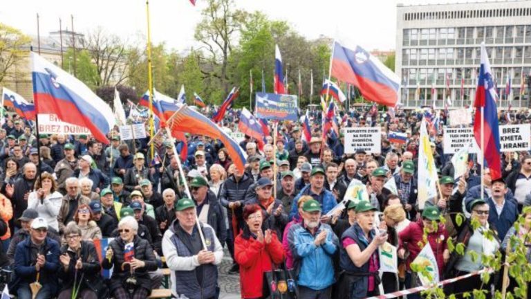 Kmetje pred parlamentom zahtevajo spoštovanje