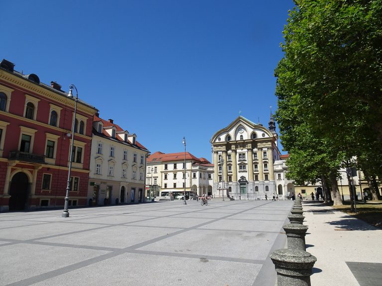 Le 1,52 odstotka delnic Vzajemne v rokah fizičnih delničarjev ob vstopu na borzo