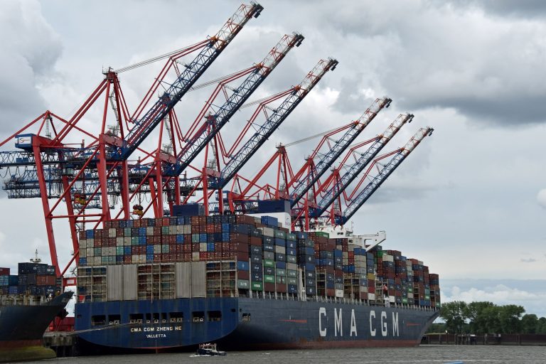 Ladijske voznine iz Azije v Evropo porasle za petino, dražji bodo oblačila, pohištvo in gradbeni material