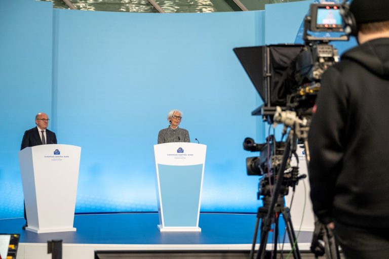 ECB namesto znižanja napoveduje 2,6-odstotno inflacijo in najpočasnejšo rast evrskega območja po pandemiji