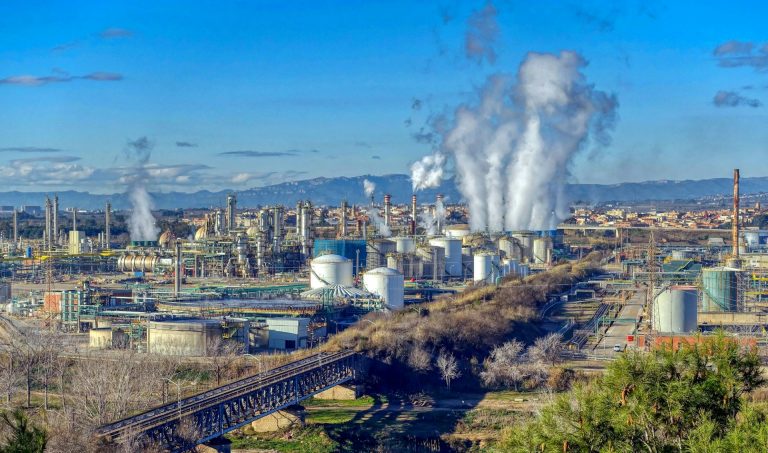 Plin za 60 in nafta za 40 odstotkov nad decembrskimi napovedmi, OECD napoveduje skorajšnji dvig obrestne mere ECB