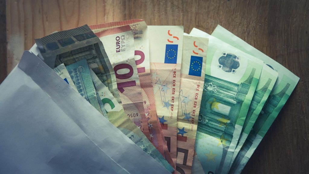 gotovina, evro, euro, bankovci, denar