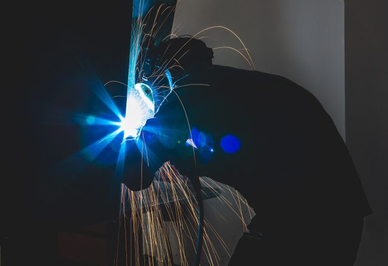 Evropska industrijska proizvodnja januarja nepričakovano padla za 1,6 odstotka, slovenska za 3 odstotke