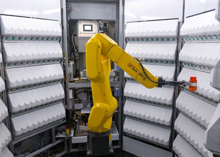 Robotika in čipi poganjajo rekorde na borzah, ki se obnašajo, kot da nafte nad 108 dolarjev ni