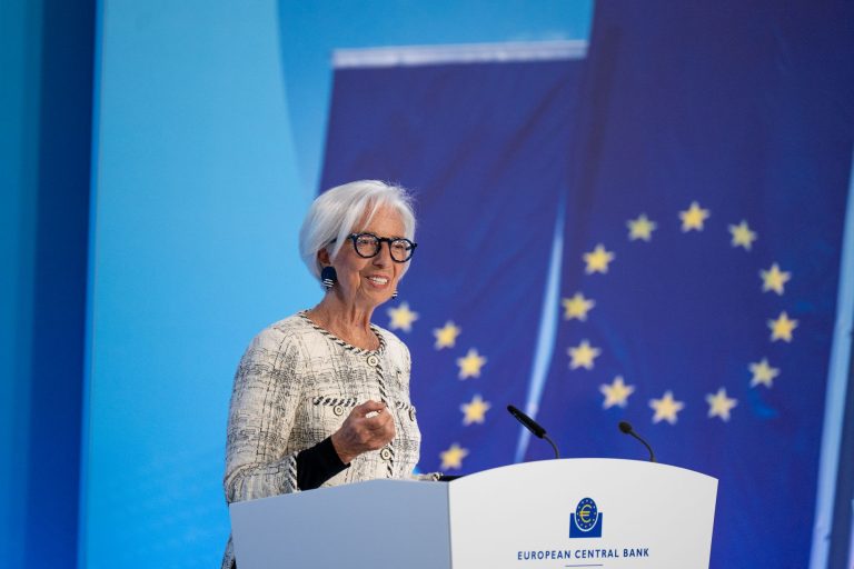 Lagarde potrdila, da je ECB razpravljala o dvigu obrestnih mer, inflacija v evrskem območju pri 3 odstotkih