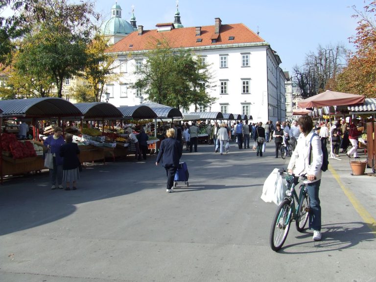 Pred veliko nočjo mleko dražje za 6 %, uvoz hrena podvojen v dveh letih