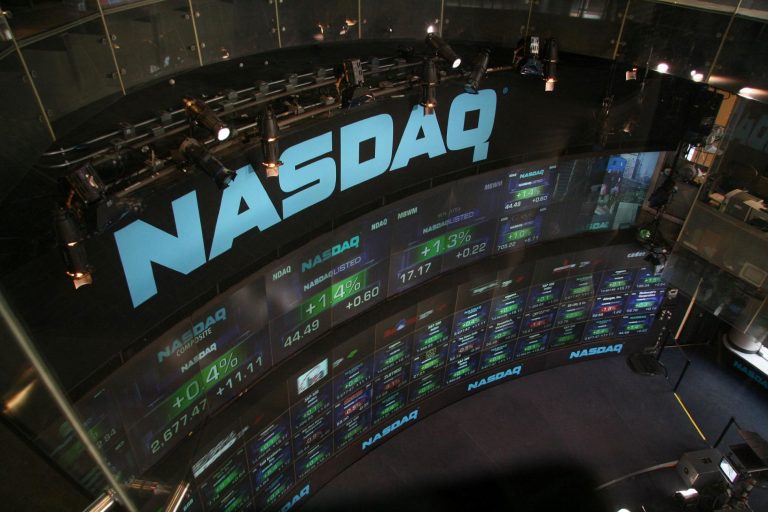 Nafta nad 95 dolarjev potopila evropske borze, Nasdaq po 13 dneh rasti končno v rdečem