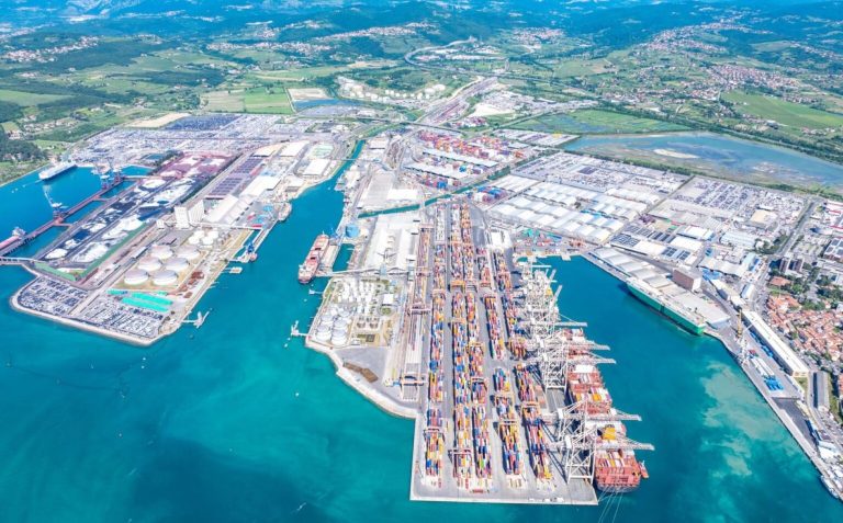 Štirikratni skok kitajskega uvoza prinesel rekordni dobiček Luke Koper in najvišjo dividendo po letu 2022