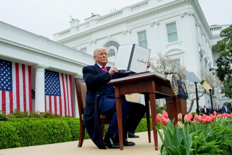 Slovenski izvoz v ZDA padel za 29 % v letu dni Trumpovih carin