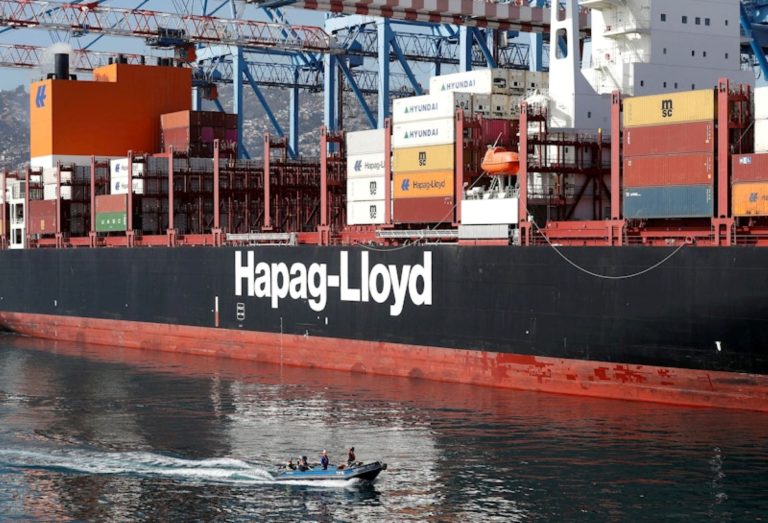 Iran je po sedmih tednih vojne odprl Ormuški moreuz, Trumpova blokada iranskih pristanišč ostaja