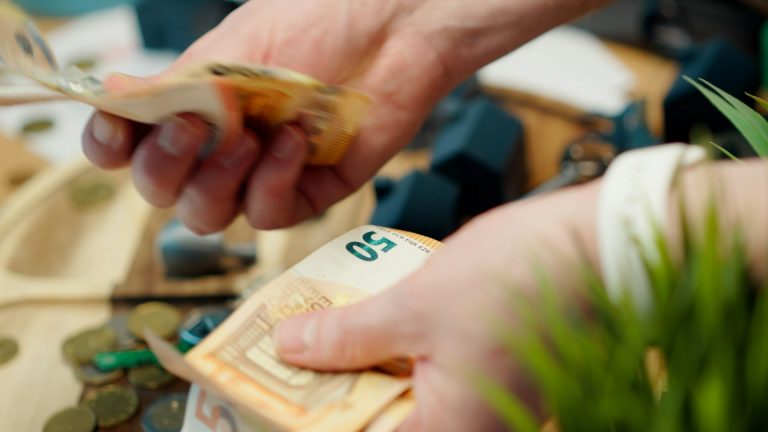 Litva in Poljska bosta do 2030 po kupni moči prehiteli Slovenijo