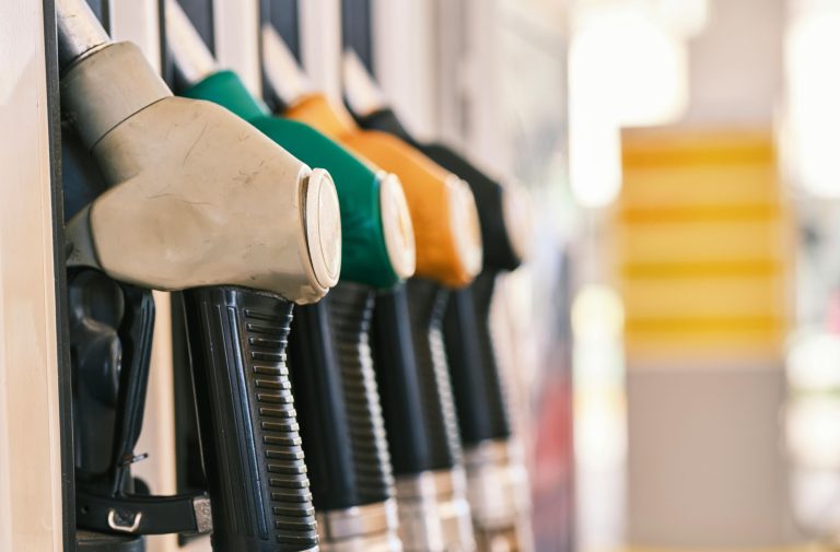 Cene goriva znova navzdol: dizel od vrha cenejši za 15,8 centa