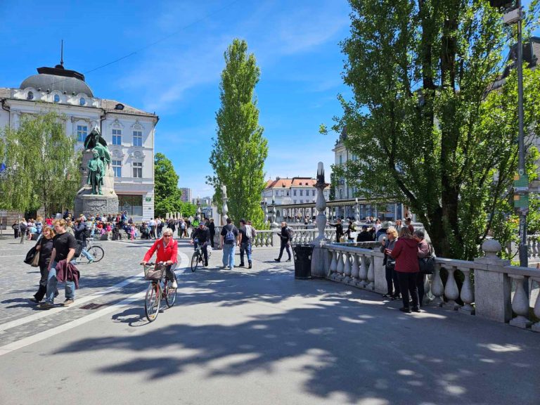 655.000 pokojnin bo v petek prvič nakazanih v sekundah, ne v urah
