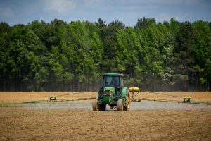 pesticidi, traktor, kemtijstvo
