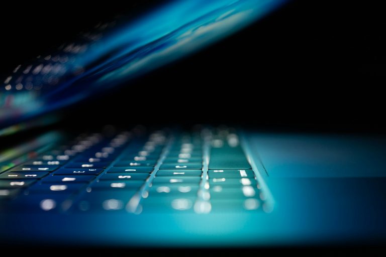 847 milijonov za 1.437 IT podjetij, 2 milijardi za eno Krko: koliko Slovenijo stane zamujeni digitalizacijski val