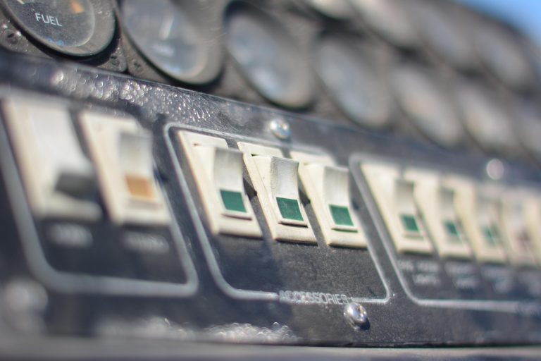 Gospodinjstva plačujejo 168 evrov več za elektriko na leto, razlog ni dražja energija, ampak konec subvencij