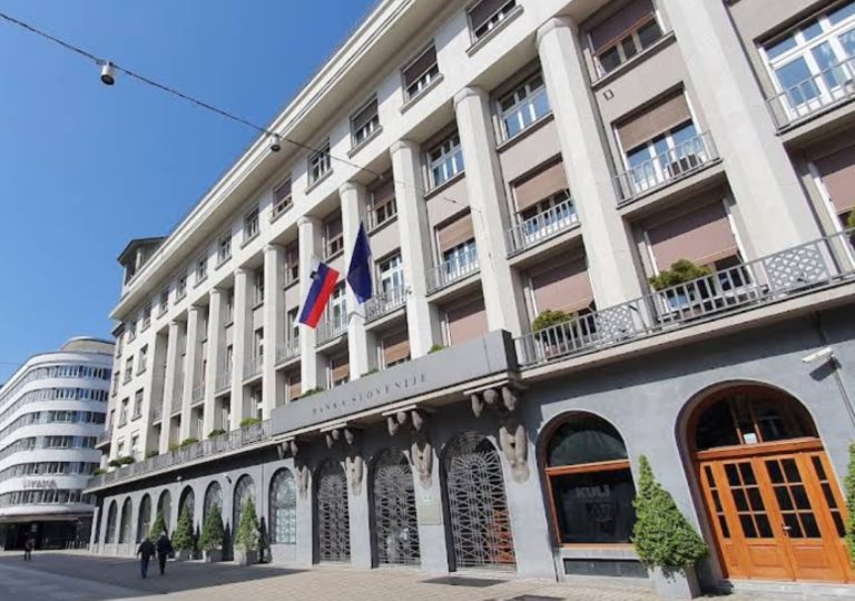 Dobiček bank za 14,6 odstotka nižji kot lani, vloge gospodinjstev blizu rekorda