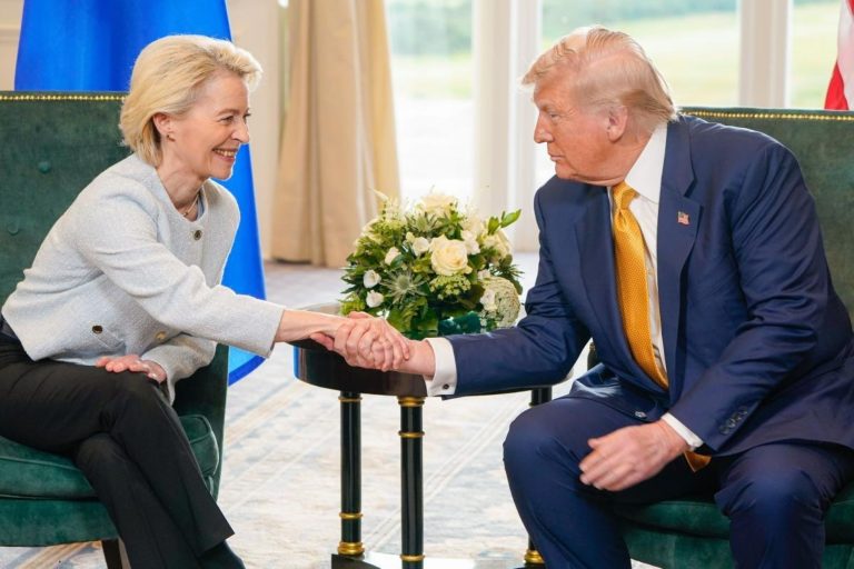 Trump za EU predlaga dodatno 10-odstotno carino poleg dogovorjenih 15 odstotkov